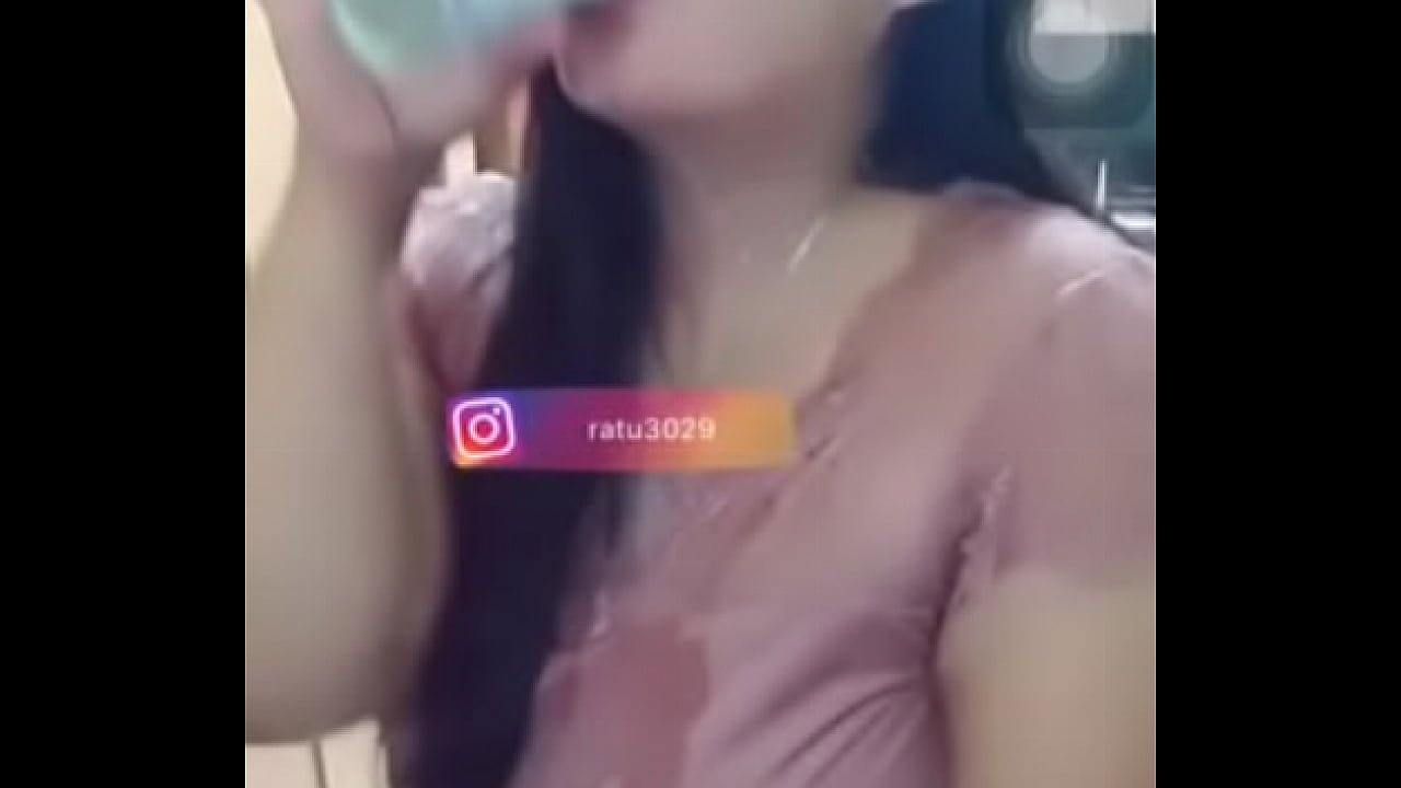 Desi spitting milk on boobs